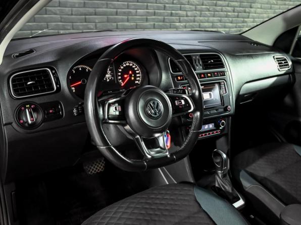 Volkswagen Polo V Рестайлинг с пробегом 2019 года, цена 1 040 000 рублей, 224888 км, седан, Автокод Объявления