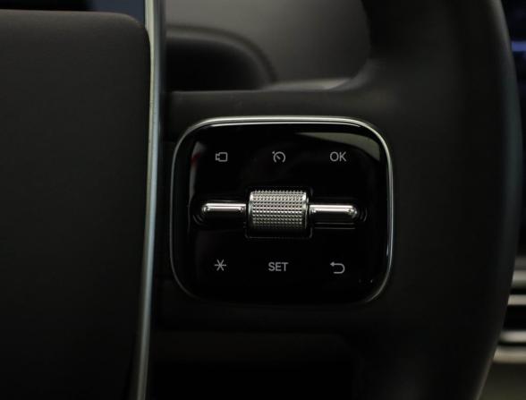 Li Auto (Lixiang) L7 I Рестайлинг с пробегом 2025 года, цена 7 600 000 рублей, 33120 км, внедорожник, Автокод Объявления