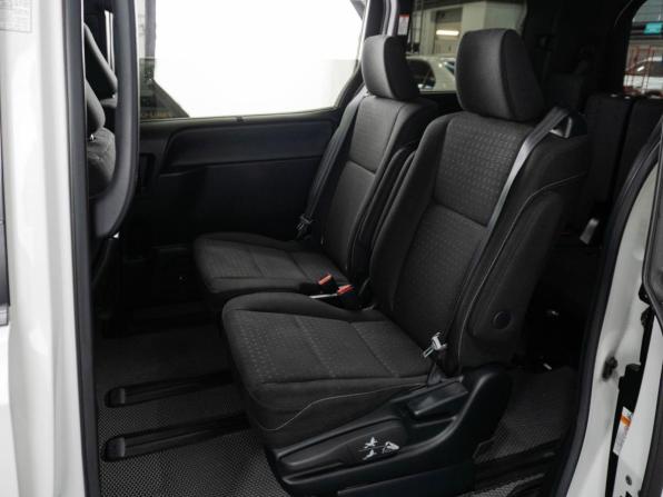 Toyota Noah III (R80) Рестайлинг с пробегом 2018 года, цена 2 550 000 рублей, 64392 км, минивэн, Автокод Объявления