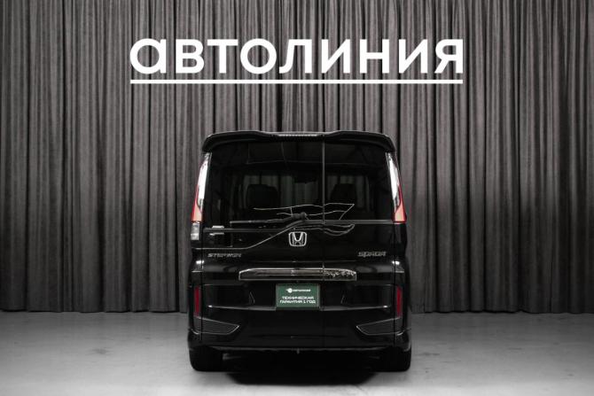 Honda Stepwgn V с пробегом 2016 года, цена 1 775 000 рублей, 101000 км, минивэн, Автокод Объявления