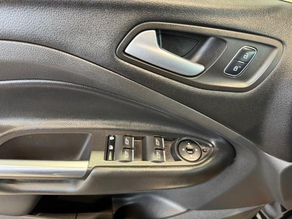 Ford Kuga II Рестайлинг с пробегом 2017 года, цена 1 560 000 рублей, 190440 км, внедорожник, Автокод Объявления