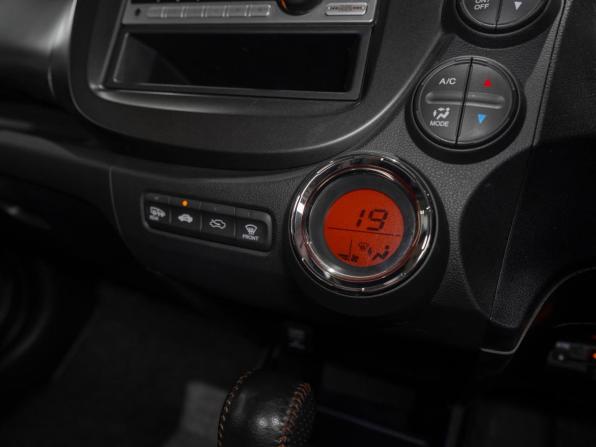 Honda Fit II с пробегом 2013 года, цена 940 000 рублей, 95392 км, хэтчбек, Автокод Объявления