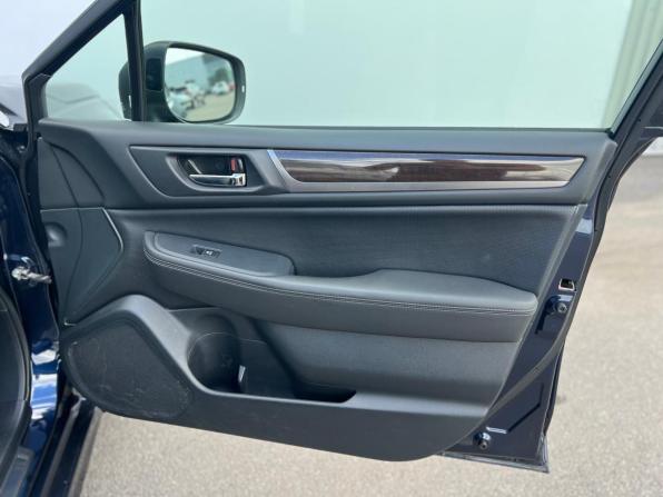 Subaru Legacy VI Рестайлинг с пробегом 2018 года, цена 2 150 000 рублей, 183000 км, седан, Автокод Объявления