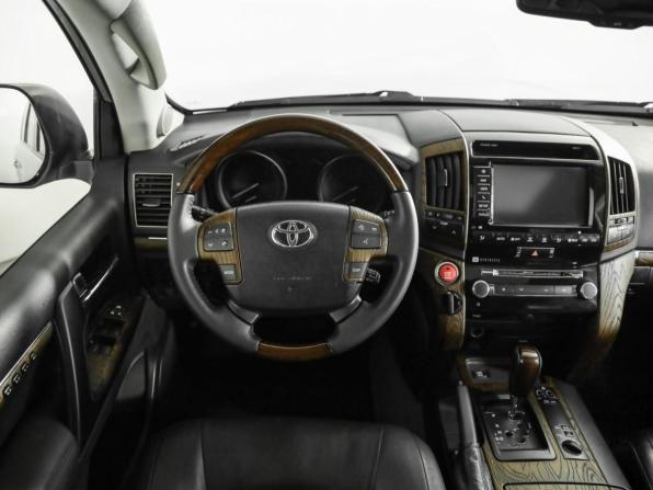 Toyota Land Cruiser 200 Series Рестайлинг 1 с пробегом 2014 года, цена 2 749 000 рублей, 579639 км, внедорожник, Автокод Объявления
