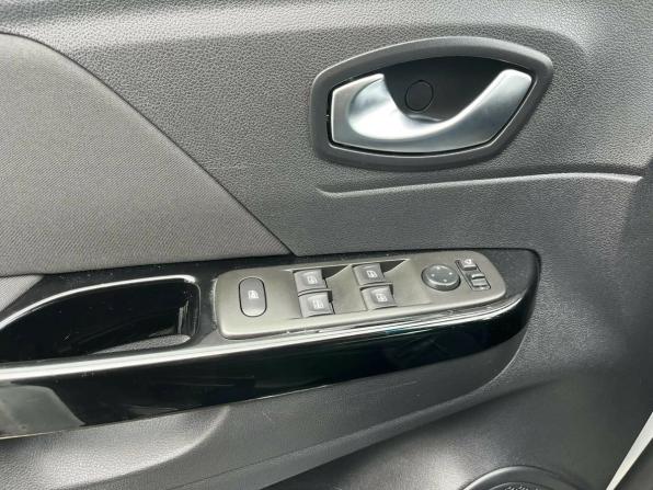 Renault Kaptur I Рестайлинг с пробегом 2021 года, цена 1 346 200 рублей, 92114 км, внедорожник, Автокод Объявления