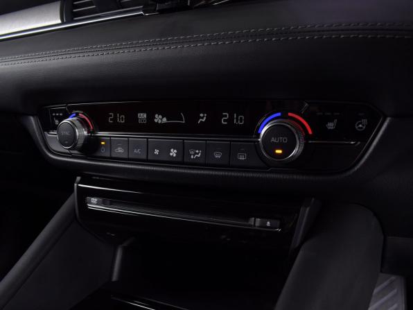 Mazda 6 III (GJ) Рестайлинг 2 с пробегом 2019 года, цена 2 075 995 рублей, 73422 км, универсал, Автокод Объявления