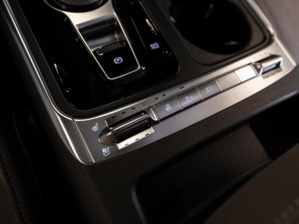 Kia Carnival IV Рестайлинг с пробегом 2025 года, цена 5 600 000 рублей, 12428 км, минивэн, Автокод Объявления