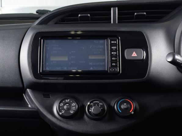 Toyota Vitz III (XP130) Рестайлинг 2 с пробегом 2017 года, цена 929 999 рублей, 67917 км, хэтчбек, Автокод Объявления