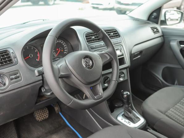 Volkswagen Polo V Рестайлинг с пробегом 2017 года, цена 949 000 рублей, 128537 км, седан, Автокод Объявления