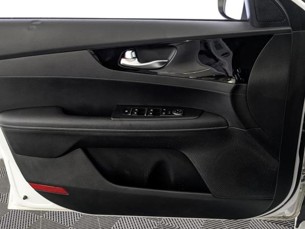 Kia Cerato IV Рестайлинг с пробегом 2022 года, цена 1 699 000 рублей, 131444 км, седан, Автокод Объявления