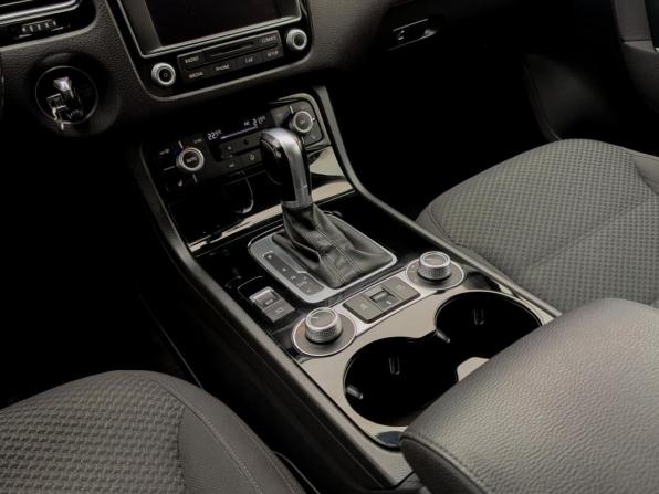 Volkswagen Touareg II Рестайлинг с пробегом 2015 года, цена 2 400 000 рублей, 249587 км, внедорожник, Автокод Объявления