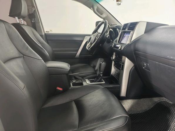 Toyota Land Cruiser Prado 150 Series Рестайлинг 1 с пробегом 2013 года, цена 2 699 000 рублей, 205910 км, внедорожник, Автокод Объявления