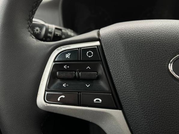 Hyundai Solaris II с пробегом 2017 года, цена 1 099 900 рублей, 169900 км, седан, Автокод Объявления