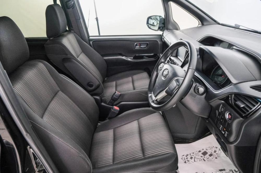 Toyota Voxy III (R80) Рестайлинг Красноярск  - изображение 8