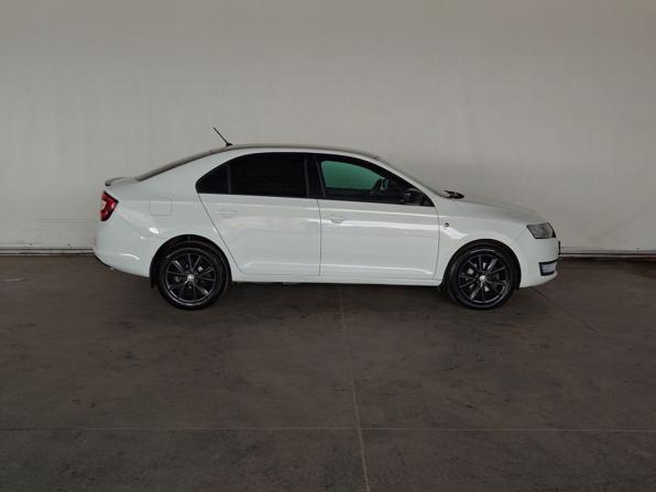 Skoda Rapid I с пробегом 2016 года, цена 920 000 рублей, 235384 км, лифтбек, Автокод Объявления