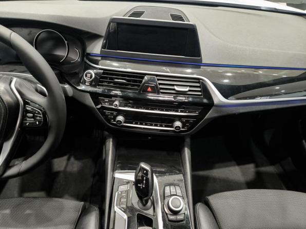 BMW 5 серии VII (G30/G31/G38) с пробегом 2018 года, цена 2 400 000 рублей, 217560 км, седан, Автокод Объявления