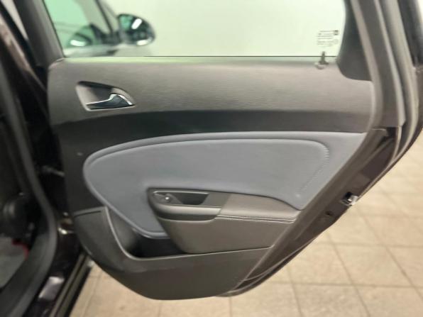 Opel Astra J Рестайлинг с пробегом 2013 года, цена 650 000 рублей, 199000 км, хэтчбек, Автокод Объявления
