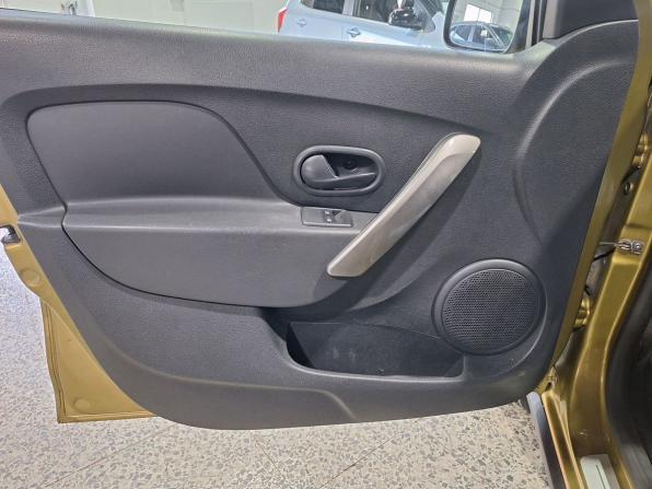 Renault Sandero II с пробегом 2015 года, цена 680 000 рублей, 134178 км, хэтчбек, Автокод Объявления