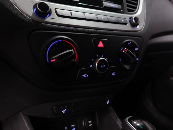 Hyundai Solaris II с пробегом 2018 года, цена 1 300 000 рублей, 133000 км, седан, Автокод Объявления