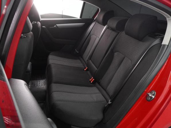 Volkswagen Passat B7 с пробегом 2012 года, цена 999 000 рублей, 215589 км, седан, Автокод Объявления