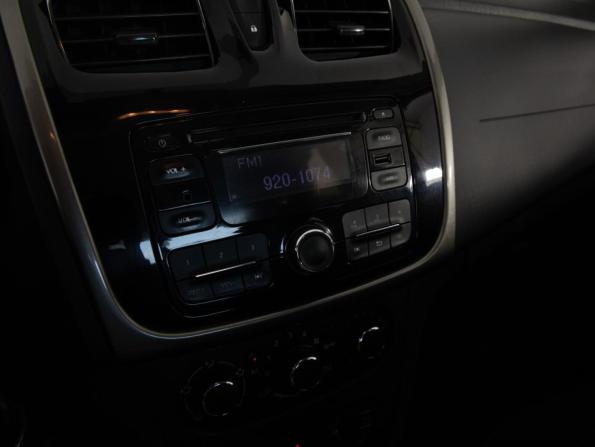 Renault Logan II с пробегом 2015 года, цена 399 000 рублей, 305907 км, седан, Автокод Объявления