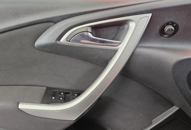 Opel Astra J с пробегом 2010 года, цена 385 000 рублей, 313122 км, хэтчбек, Автокод Объявления