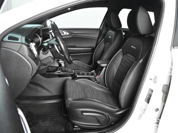 Kia Ceed III Рестайлинг с пробегом 2021 года, цена 2 119 000 рублей, 54270 км, универсал, Автокод Объявления