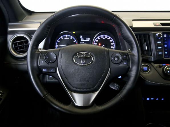 Toyota RAV4 IV (XA40) Рестайлинг с пробегом 2018 года, цена 2 450 000 рублей, 125006 км, внедорожник, Автокод Объявления