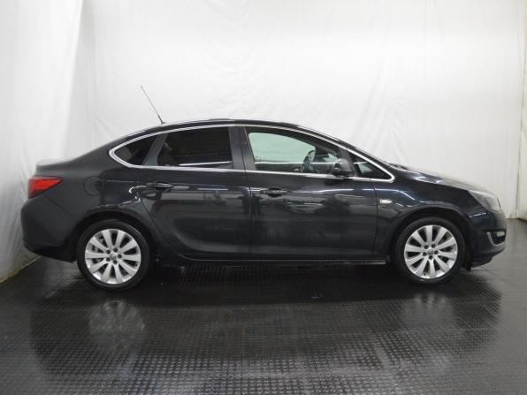 Opel Astra J Рестайлинг с пробегом 2014 года, цена 515 000 рублей, 261440 км, седан, Автокод Объявления