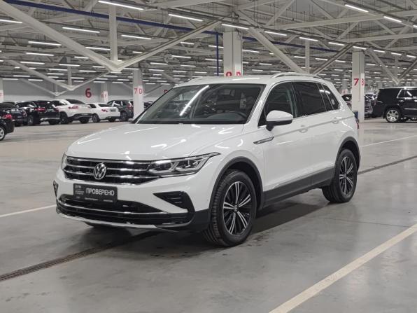 Volkswagen Tiguan II Рестайлинг с пробегом 2021 года, цена 4 079 000 рублей, 33699 км, внедорожник, Автокод Объявления
