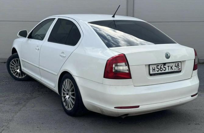 Skoda Octavia II (A5) Рестайлинг с пробегом 2012 года, цена 750 000 рублей, 213400 км, лифтбек, Автокод Объявления