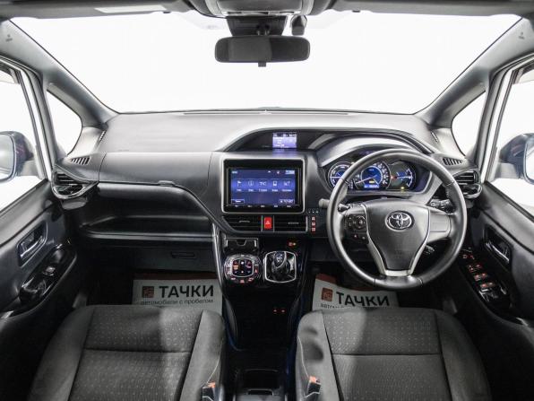 Toyota Noah III (R80) Рестайлинг с пробегом 2018 года, цена 2 500 000 рублей, 130300 км, минивэн, Автокод Объявления