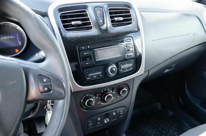 Renault Logan II с пробегом 2015 года, цена 679 000 рублей, 235000 км, седан, Автокод Объявления