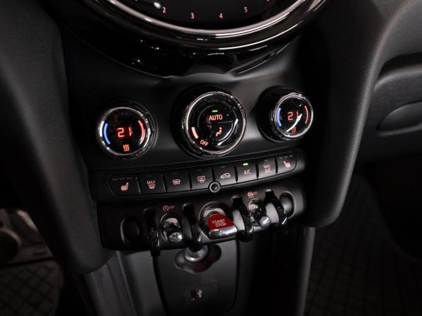 Mini Hatch III (F55/F56) Рестайлинг 2 с пробегом 2021 года, цена 2 500 000 рублей, 56427 км, хэтчбек, Автокод Объявления