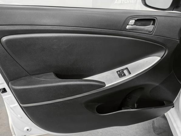 Hyundai Solaris I Рестайлинг с пробегом 2016 года, цена 999 000 рублей, 106982 км, седан, Автокод Объявления