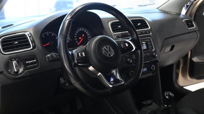 Volkswagen Polo V Рестайлинг с пробегом 2020 года, цена 1 195 000 рублей, 98444 км, седан, Автокод Объявления