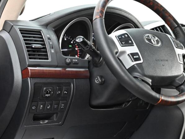 Toyota Land Cruiser 200 Series Рестайлинг 1 с пробегом 2014 года, цена 2 299 000 рублей, 120678 км, внедорожник, Автокод Объявления