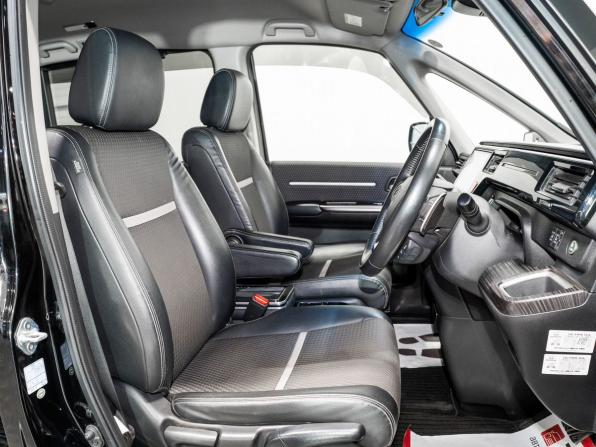 Honda Stepwgn V с пробегом 2017 года, цена 1 850 000 рублей, 113500 км, минивэн, Автокод Объявления