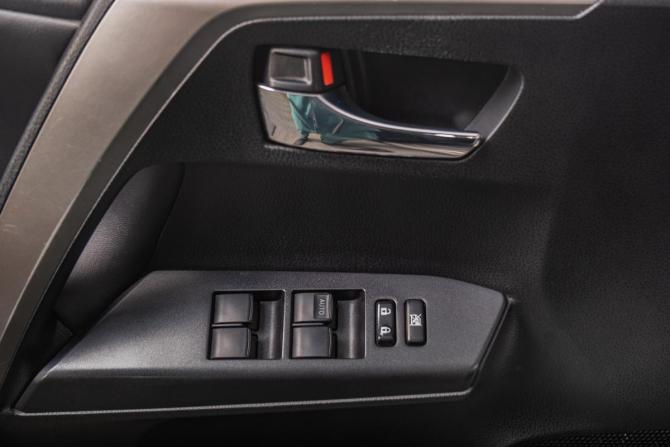 Toyota RAV4 IV (XA40) Рестайлинг с пробегом 2015 года, цена 2 329 000 рублей, 164700 км, внедорожник, Автокод Объявления