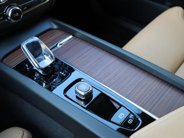 Volvo XC60 II Рестайлинг с пробегом 2024 года, цена 6 605 000 рублей, 8544 км, внедорожник, Автокод Объявления