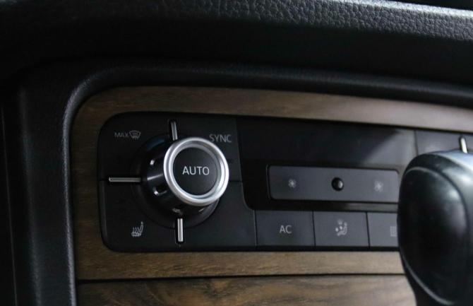 Volkswagen Touareg II с пробегом 2011 года, цена 1 585 850 рублей, 334895 км, внедорожник, Автокод Объявления