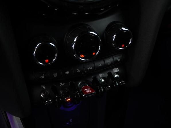 Mini Hatch III (F55/F56) Рестайлинг с пробегом 2019 года, цена 2 498 053 рубля, 125940 км, хэтчбек, Автокод Объявления