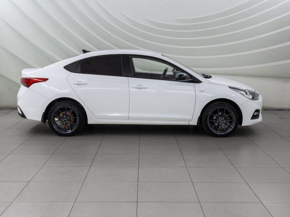 Hyundai Solaris II с пробегом 2017 года, цена 1 048 000 рублей, 186322 км, седан, Автокод Объявления