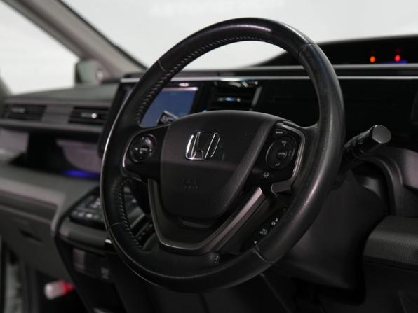 Honda Stepwgn V с пробегом 2015 года, цена 1 890 000 рублей, 92900 км, минивэн, Автокод Объявления