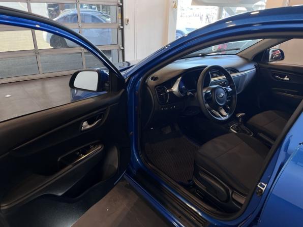 Kia Rio IV Рестайлинг с пробегом 2021 года, цена 1 379 000 рублей, 98000 км, седан, Автокод Объявления