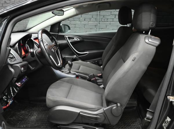 Opel Astra J Рестайлинг с пробегом 2013 года, цена 990 000 рублей, 169807 км, хэтчбек, Автокод Объявления