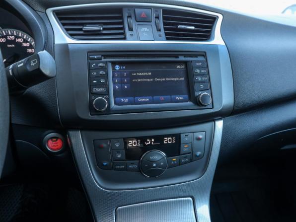 Nissan Tiida II с пробегом 2015 года, цена 979 000 рублей, 139000 км, хэтчбек, Автокод Объявления