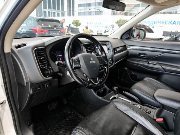 Mitsubishi Outlander III Рестайлинг 2 с пробегом 2015 года, цена 1 650 000 рублей, 232983 км, внедорожник, Автокод Объявления