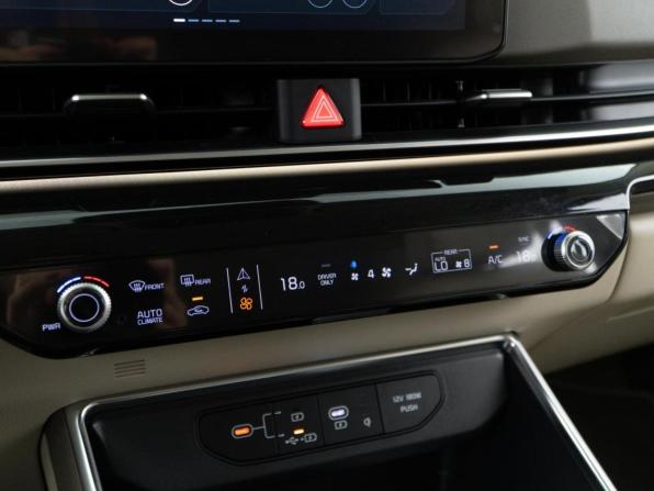 Kia Carnival IV Рестайлинг с пробегом 2025 года, цена 7 350 055 рублей, 357 км, минивэн, Автокод Объявления