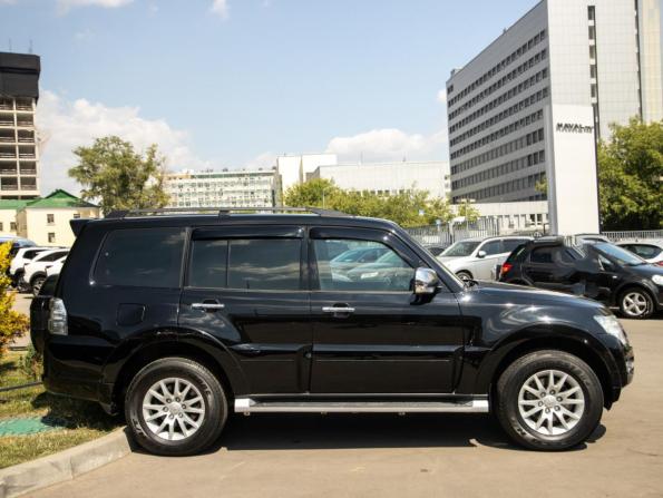 Mitsubishi Pajero IV Рестайлинг 2 с пробегом 2017 года, цена 2 513 000 рублей, 129254 км, внедорожник, Автокод Объявления